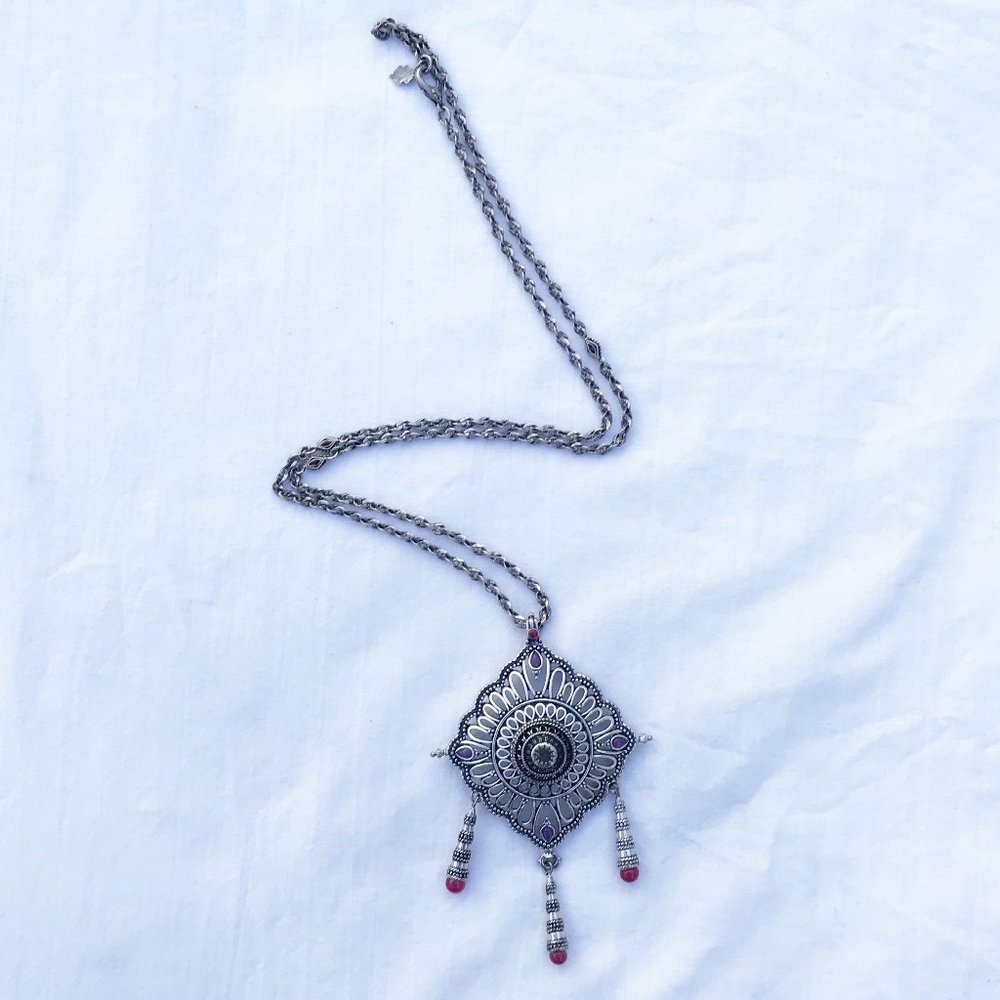 LUCKY BRAND Large Silver 3 Color Pendant Necklace - Picture 3 of 6
